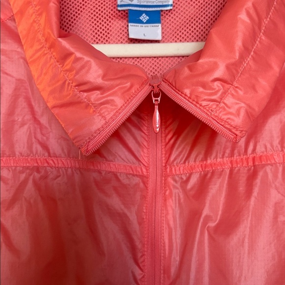 Columbia PFG orange windbreaker has front pockets - Picture 5 of 7